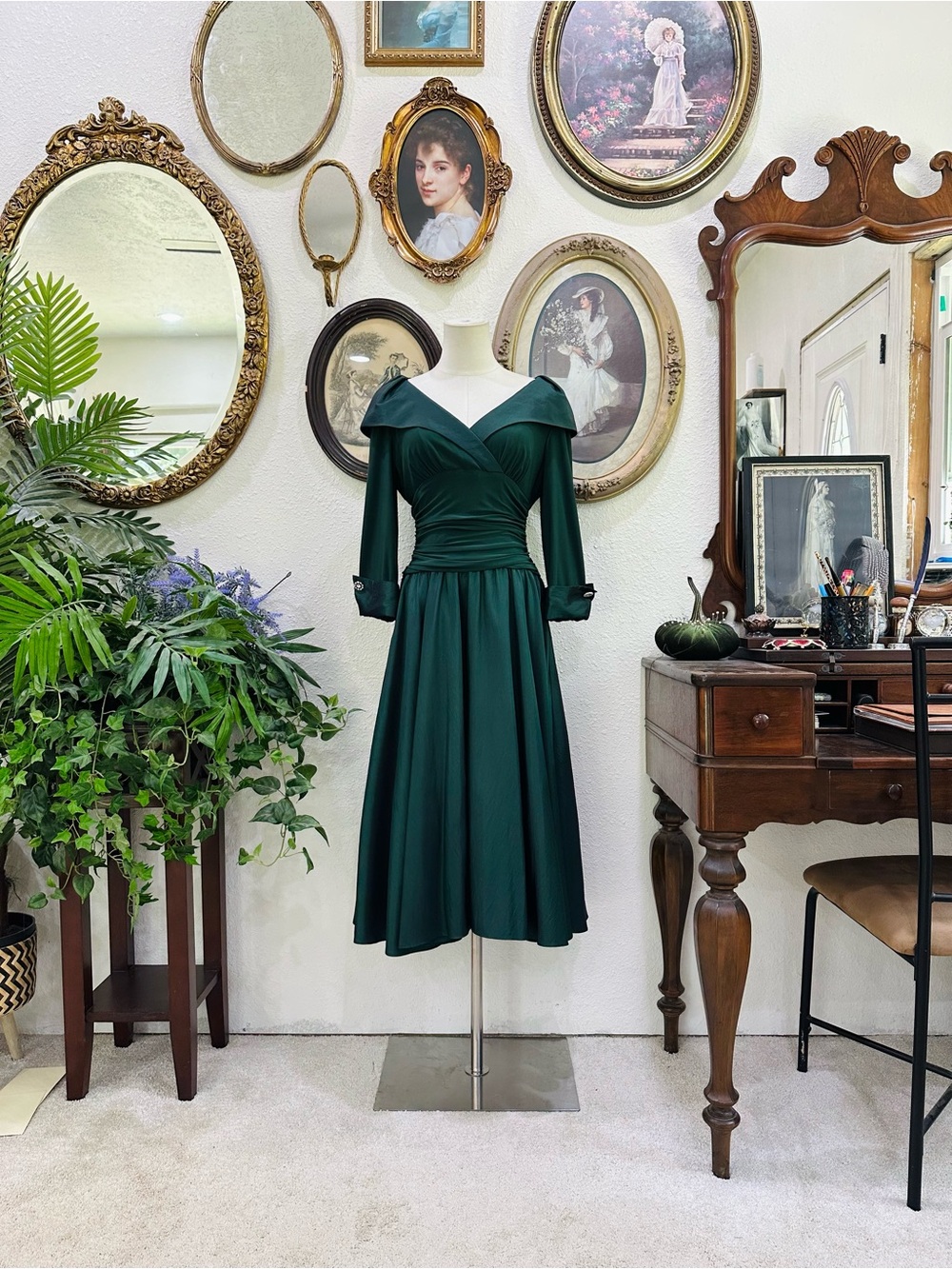 Elegant Emerald Green Fit-and-Flare Dress